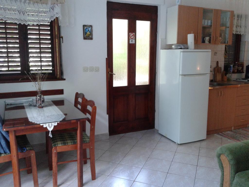 Apartments Marina Supetar Exterior photo